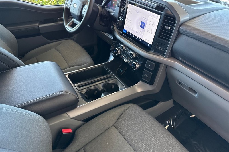Ford F-150 Vehicle Full-screen Gallery Image 15
