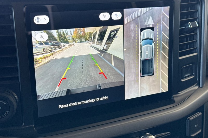 Ford F-150 Vehicle Full-screen Gallery Image 18