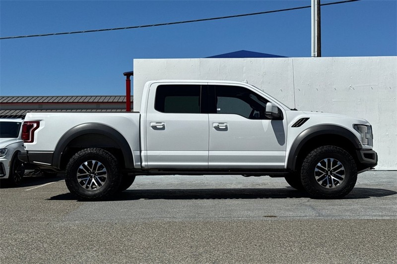 Ford F-150 Vehicle Full-screen Gallery Image 03