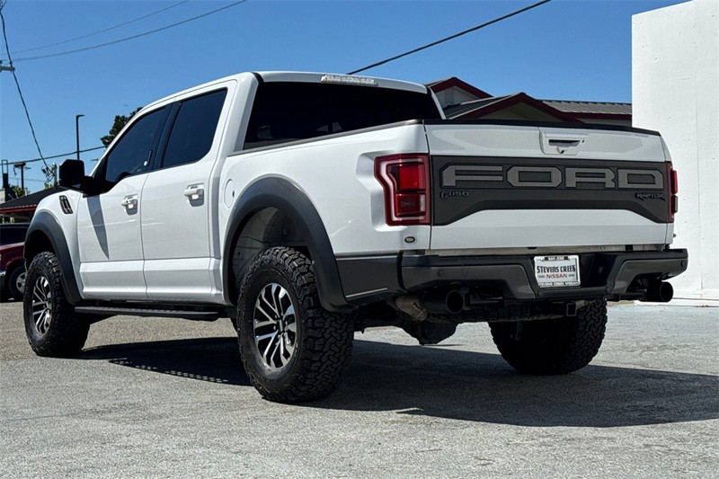 Ford F-150 Vehicle Full-screen Gallery Image 06