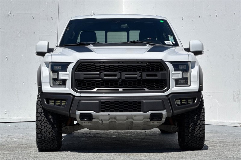 Ford F-150 Vehicle Full-screen Gallery Image 09