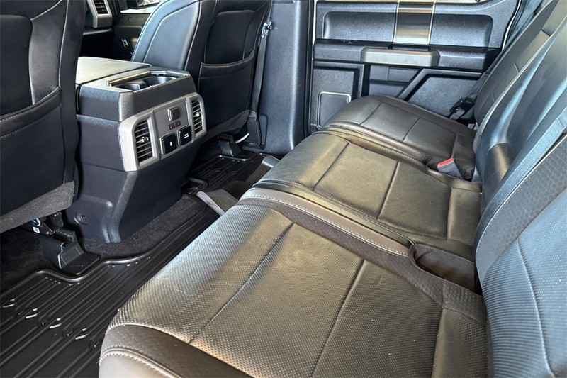 Ford F-150 Vehicle Full-screen Gallery Image 12