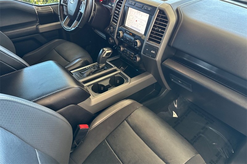 Ford F-150 Vehicle Full-screen Gallery Image 15