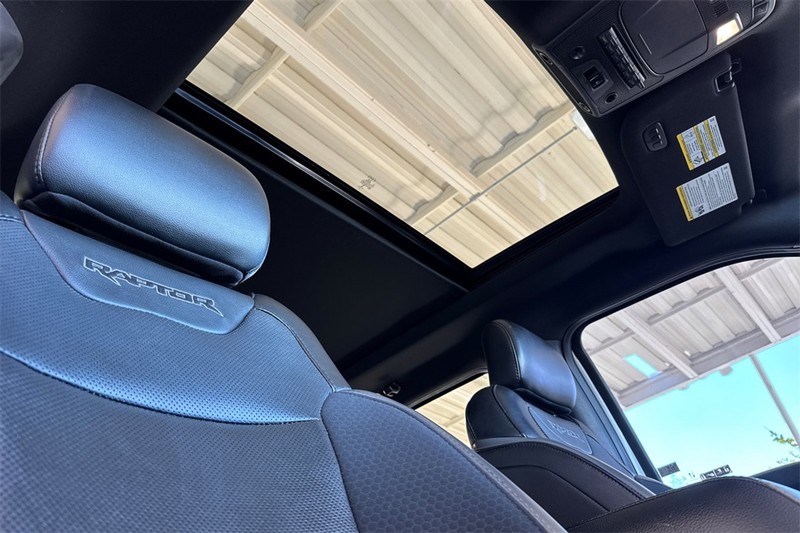 Ford F-150 Vehicle Full-screen Gallery Image 16