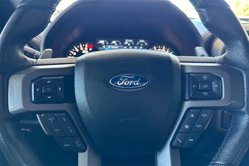 Ford F-150 Vehicle Full-screen Gallery Image 23