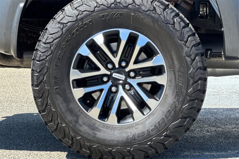 Ford F-150 Vehicle Full-screen Gallery Image 26