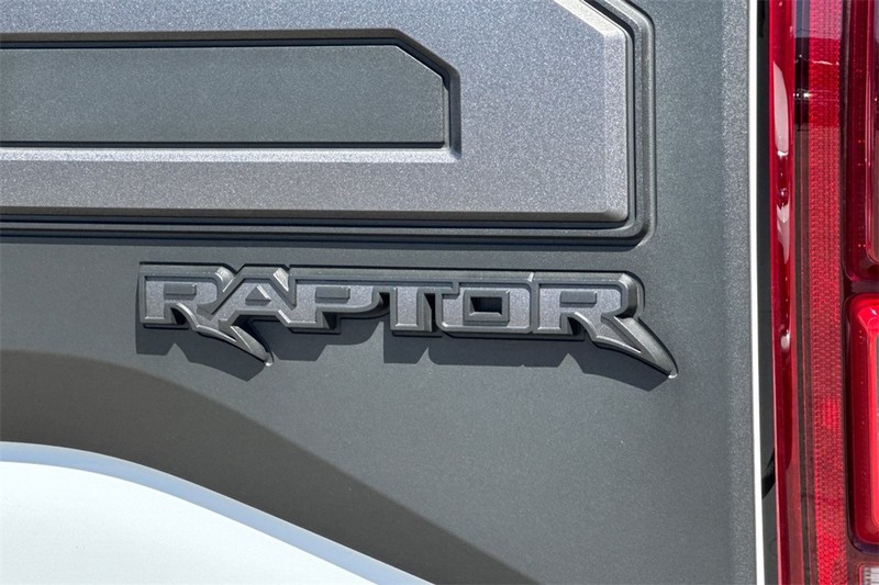 Ford F-150 Vehicle Full-screen Gallery Image 27