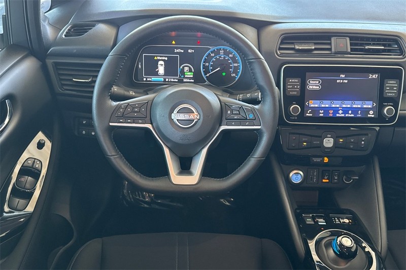 Nissan LEAF Vehicle Full-screen Gallery Image 14