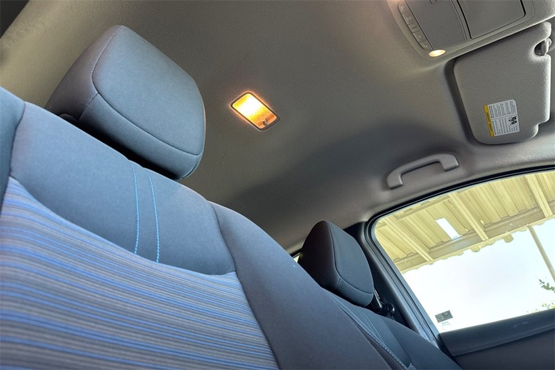 Nissan LEAF Vehicle Full-screen Gallery Image 16