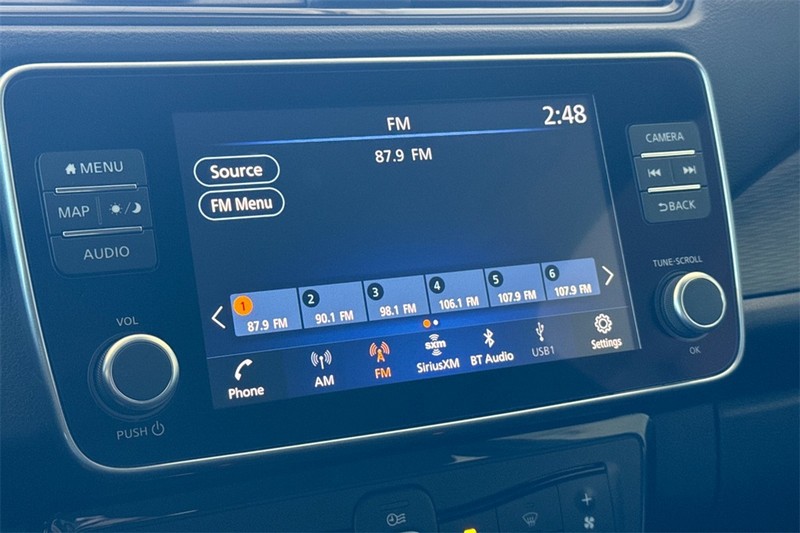 Nissan LEAF Vehicle Full-screen Gallery Image 17