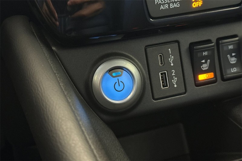 Nissan LEAF Vehicle Full-screen Gallery Image 22