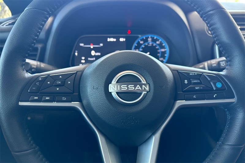 Nissan LEAF Vehicle Full-screen Gallery Image 23