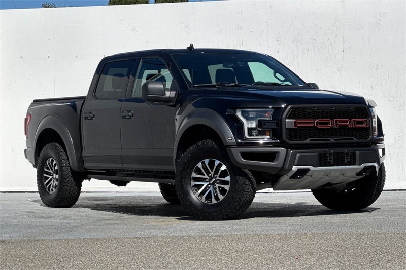 Ford F-150 Vehicle Full-screen Gallery Image 02