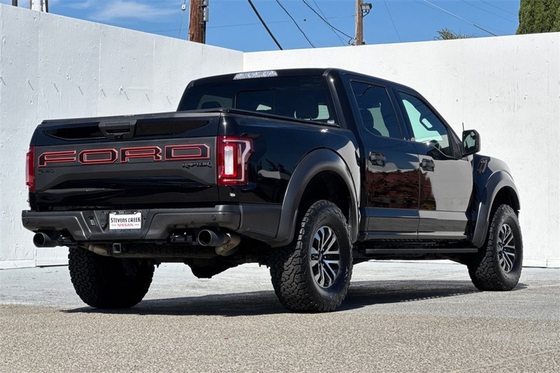 Ford F-150 Vehicle Full-screen Gallery Image 04