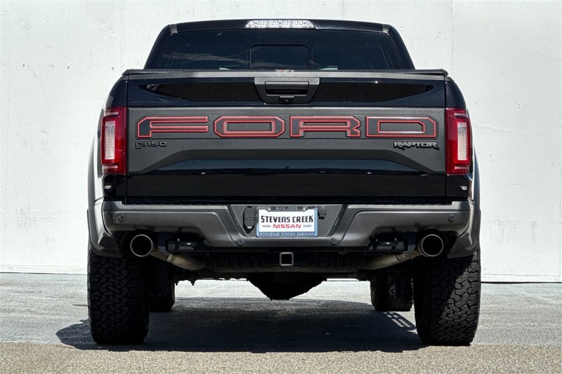 Ford F-150 Vehicle Full-screen Gallery Image 05