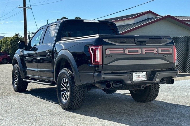 Ford F-150 Vehicle Full-screen Gallery Image 06