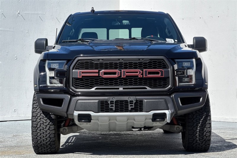 Ford F-150 Vehicle Full-screen Gallery Image 09
