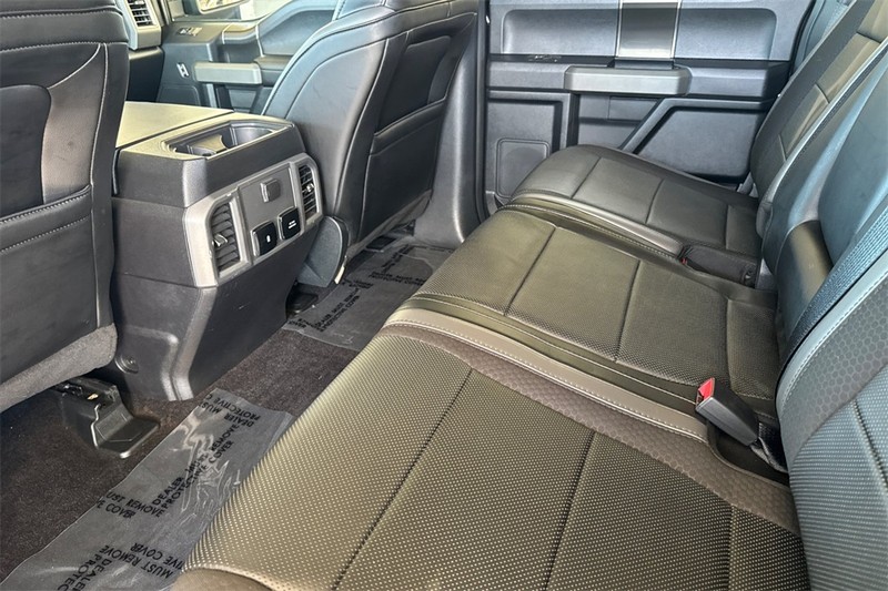 Ford F-150 Vehicle Full-screen Gallery Image 12