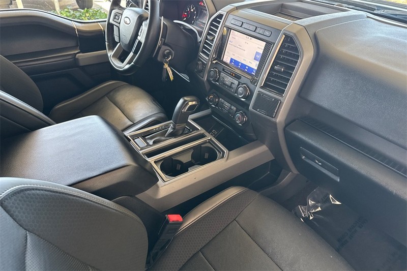Ford F-150 Vehicle Full-screen Gallery Image 15
