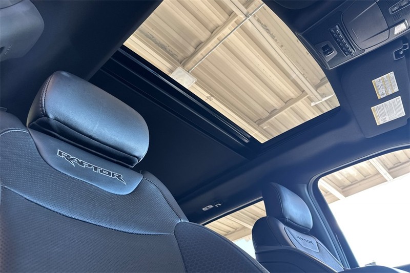 Ford F-150 Vehicle Full-screen Gallery Image 16