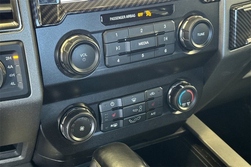 Ford F-150 Vehicle Full-screen Gallery Image 20