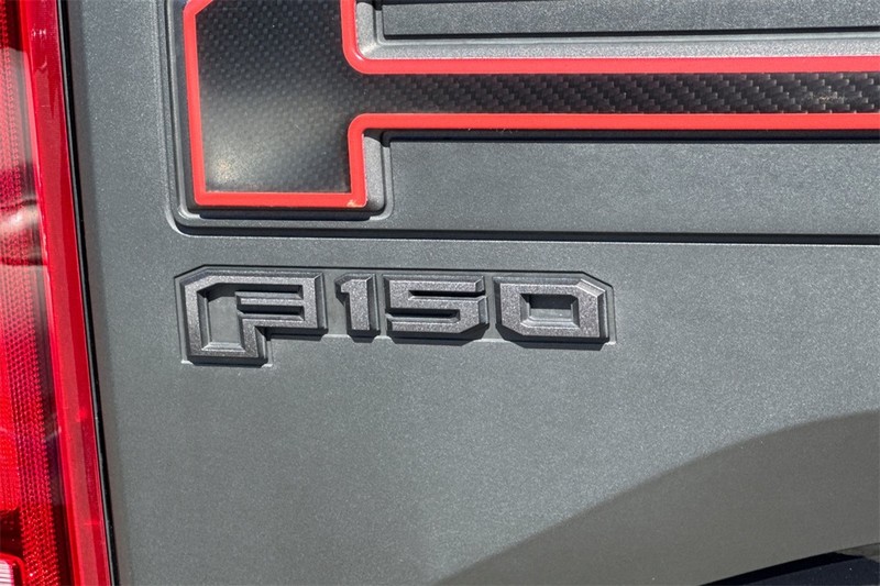 Ford F-150 Vehicle Full-screen Gallery Image 26