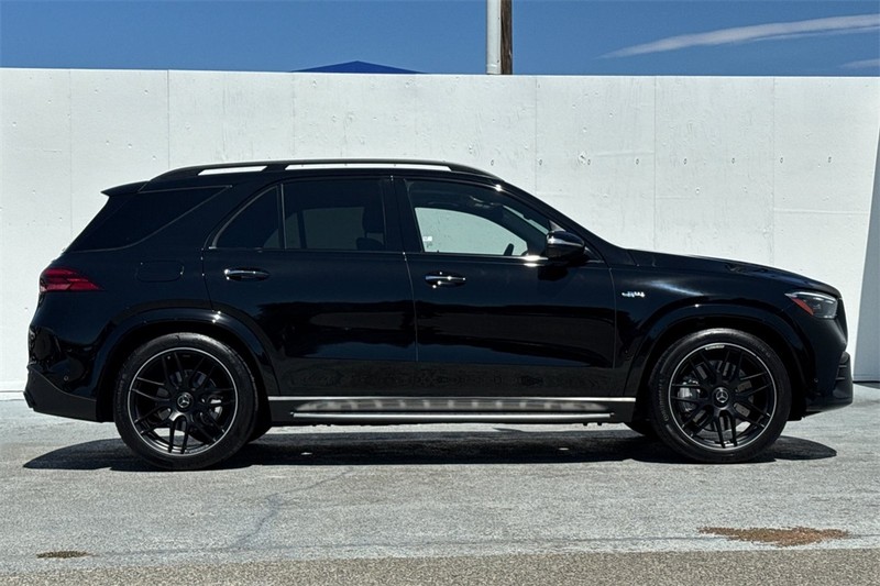 Mercedes-Benz GLE Vehicle Full-screen Gallery Image 03