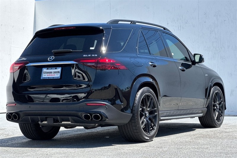 Mercedes-Benz GLE Vehicle Full-screen Gallery Image 04