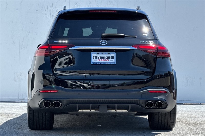Mercedes-Benz GLE Vehicle Full-screen Gallery Image 05