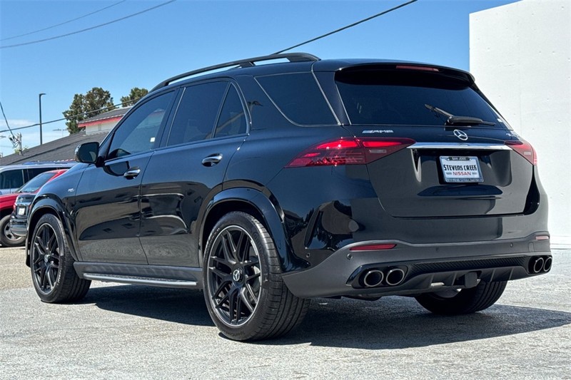 Mercedes-Benz GLE Vehicle Full-screen Gallery Image 06