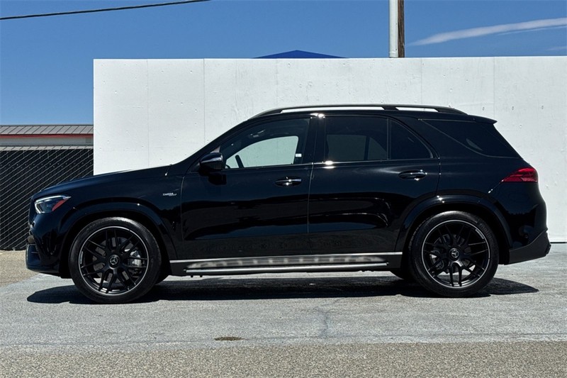 Mercedes-Benz GLE Vehicle Full-screen Gallery Image 07