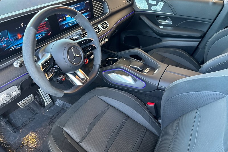 Mercedes-Benz GLE Vehicle Full-screen Gallery Image 10