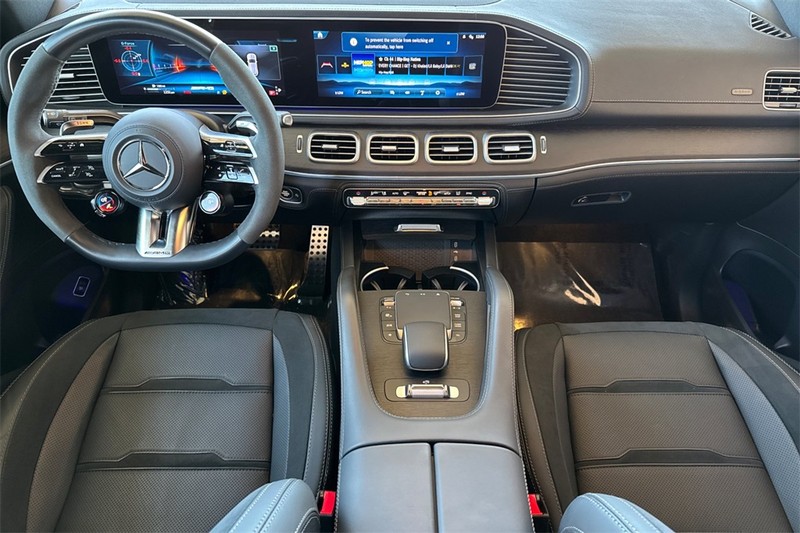 Mercedes-Benz GLE Vehicle Full-screen Gallery Image 13