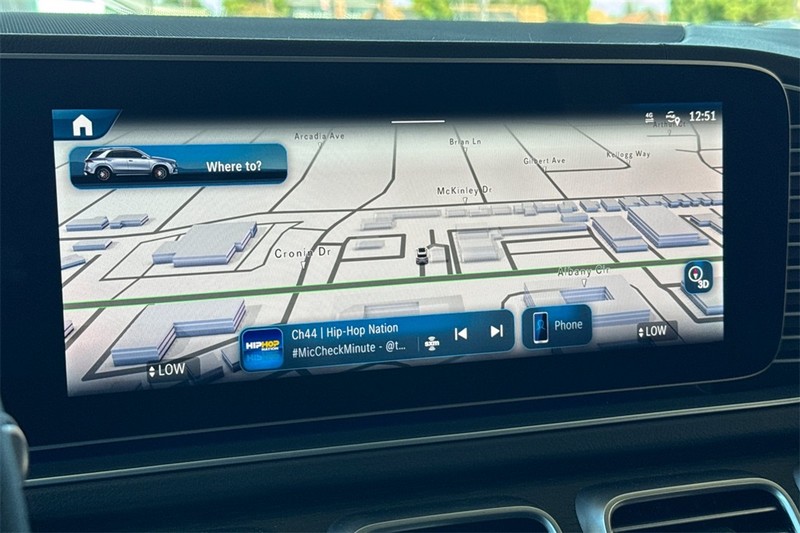 Mercedes-Benz GLE Vehicle Full-screen Gallery Image 18