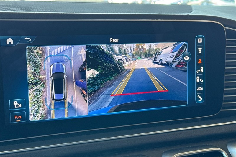 Mercedes-Benz GLE Vehicle Full-screen Gallery Image 19