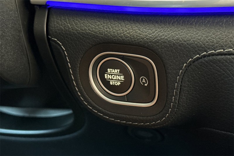 Mercedes-Benz GLE Vehicle Full-screen Gallery Image 22