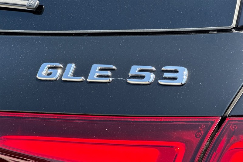 Mercedes-Benz GLE Vehicle Full-screen Gallery Image 27
