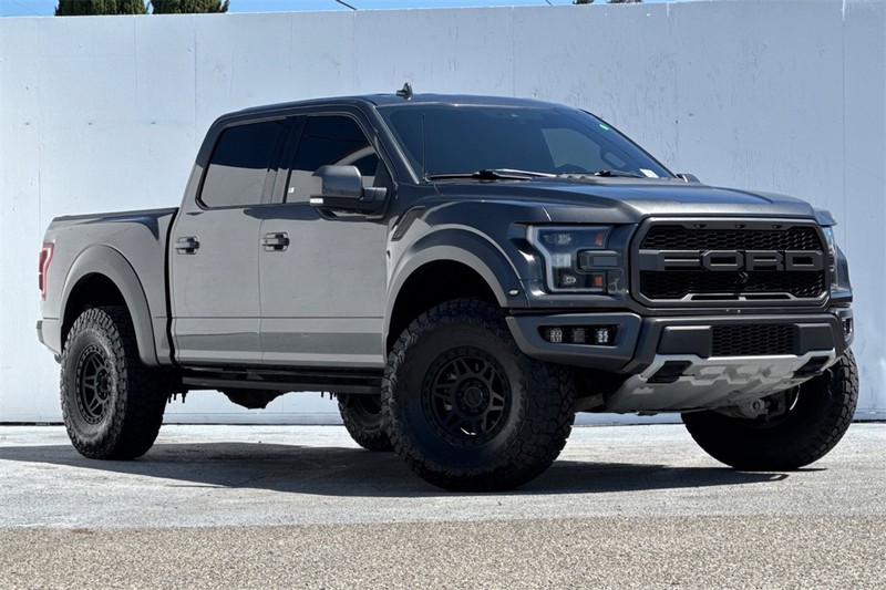 Ford F-150 Vehicle Full-screen Gallery Image 02