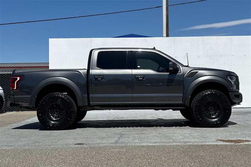 Ford F-150 Vehicle Full-screen Gallery Image 03
