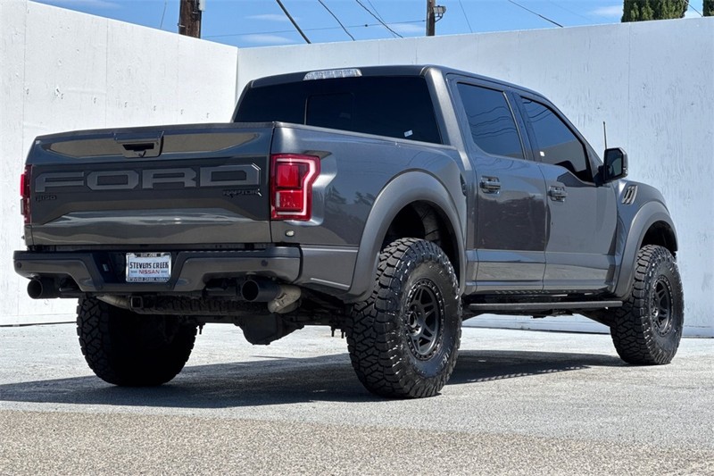Ford F-150 Vehicle Full-screen Gallery Image 04
