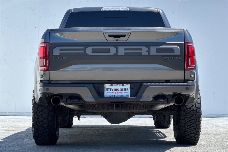Ford F-150 Vehicle Full-screen Gallery Image 05