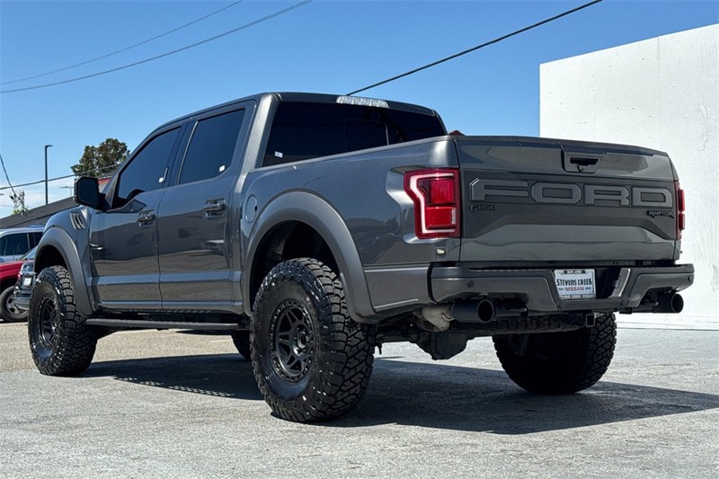Ford F-150 Vehicle Full-screen Gallery Image 06