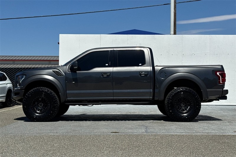 Ford F-150 Vehicle Full-screen Gallery Image 07