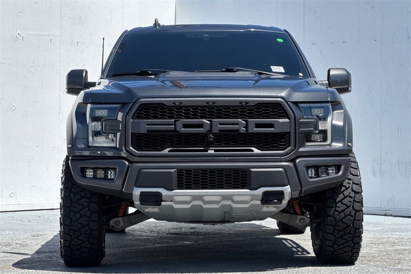 Ford F-150 Vehicle Full-screen Gallery Image 09