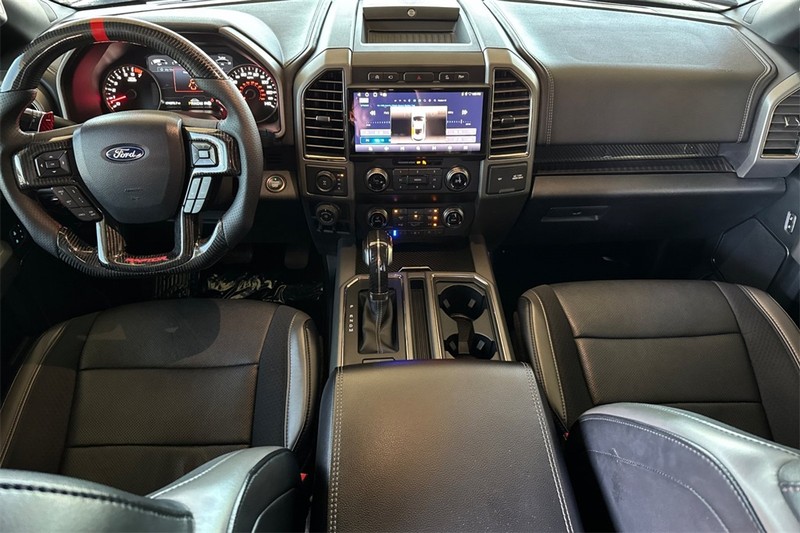 Ford F-150 Vehicle Full-screen Gallery Image 13