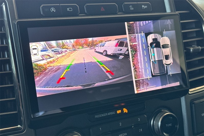 Ford F-150 Vehicle Full-screen Gallery Image 18