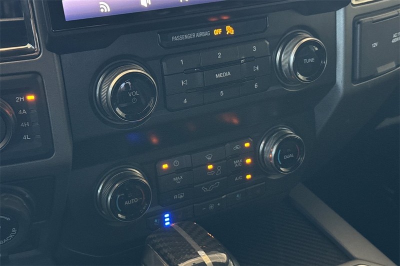 Ford F-150 Vehicle Full-screen Gallery Image 19