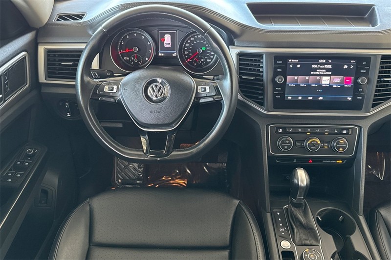 Volkswagen Atlas Vehicle Full-screen Gallery Image 14