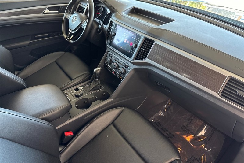 Volkswagen Atlas Vehicle Full-screen Gallery Image 15