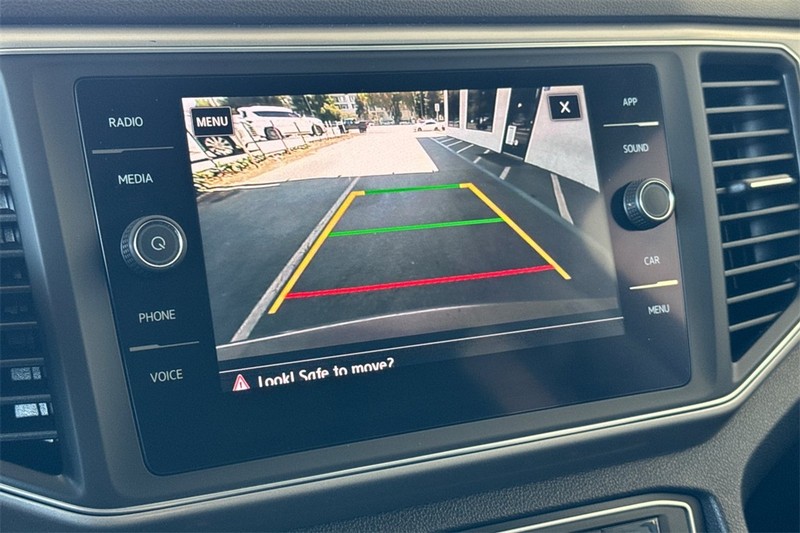 Volkswagen Atlas Vehicle Full-screen Gallery Image 18